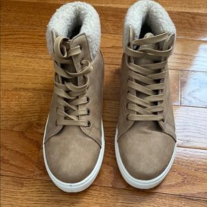 Tan High-Top Sneakers with Faux Fur Lining
